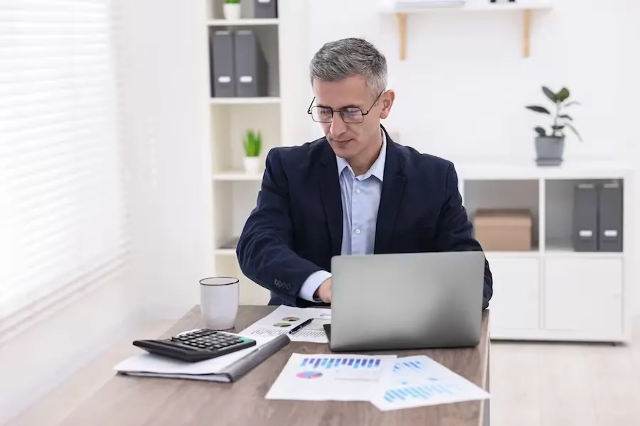 Pressific - Accountant is working on the computer