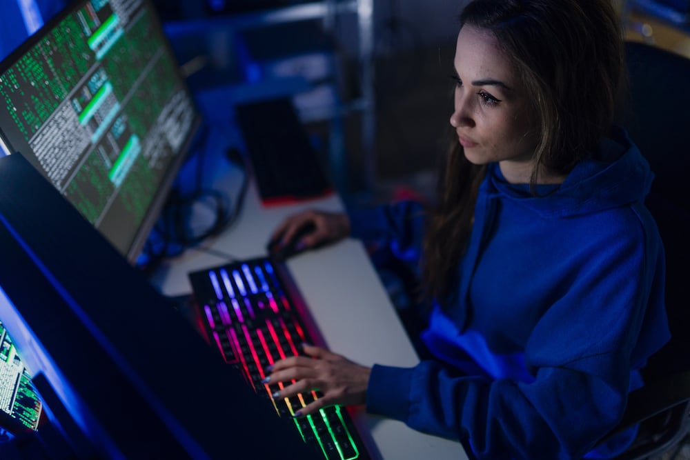 Young woman performing blackhat Link Farming for SEO