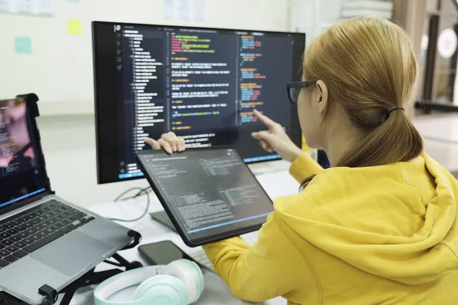 Pressific tester doing manual Visual checks that happen on top of AI visual regression testing