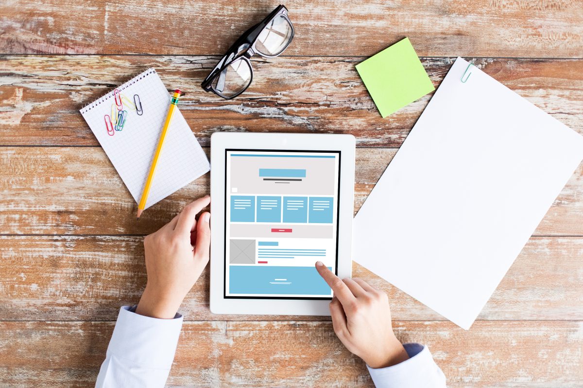 Top Benefits of Minimalist Web Design for Modern Businesses 1 business people and technology concept close up 2025 10 09 09 03 16 utc